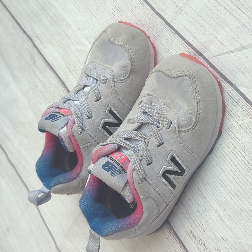 Infant Girl size 6 NEW BALANCE 574